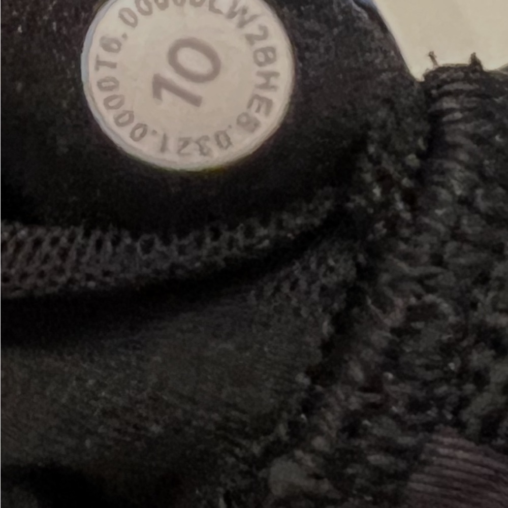 Lululemon energy bra medium support B-D cups Sz 10 pads - Picture 9 of 11